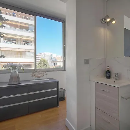 Frgk 2br Cirodde Terrace Quiet Center Ac Ultra Fast Wi-fi